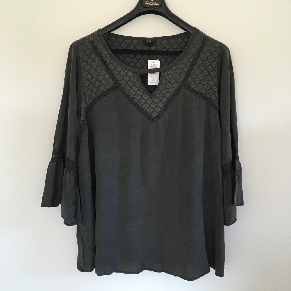 Torrid Challis Lace Trim Bell Sleeve Top Sz 3X Dark Gray Blouse Keyhole Stretch